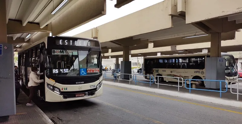 Como chegar até Clube Aguas Claras em Pampalona de Ônibus?